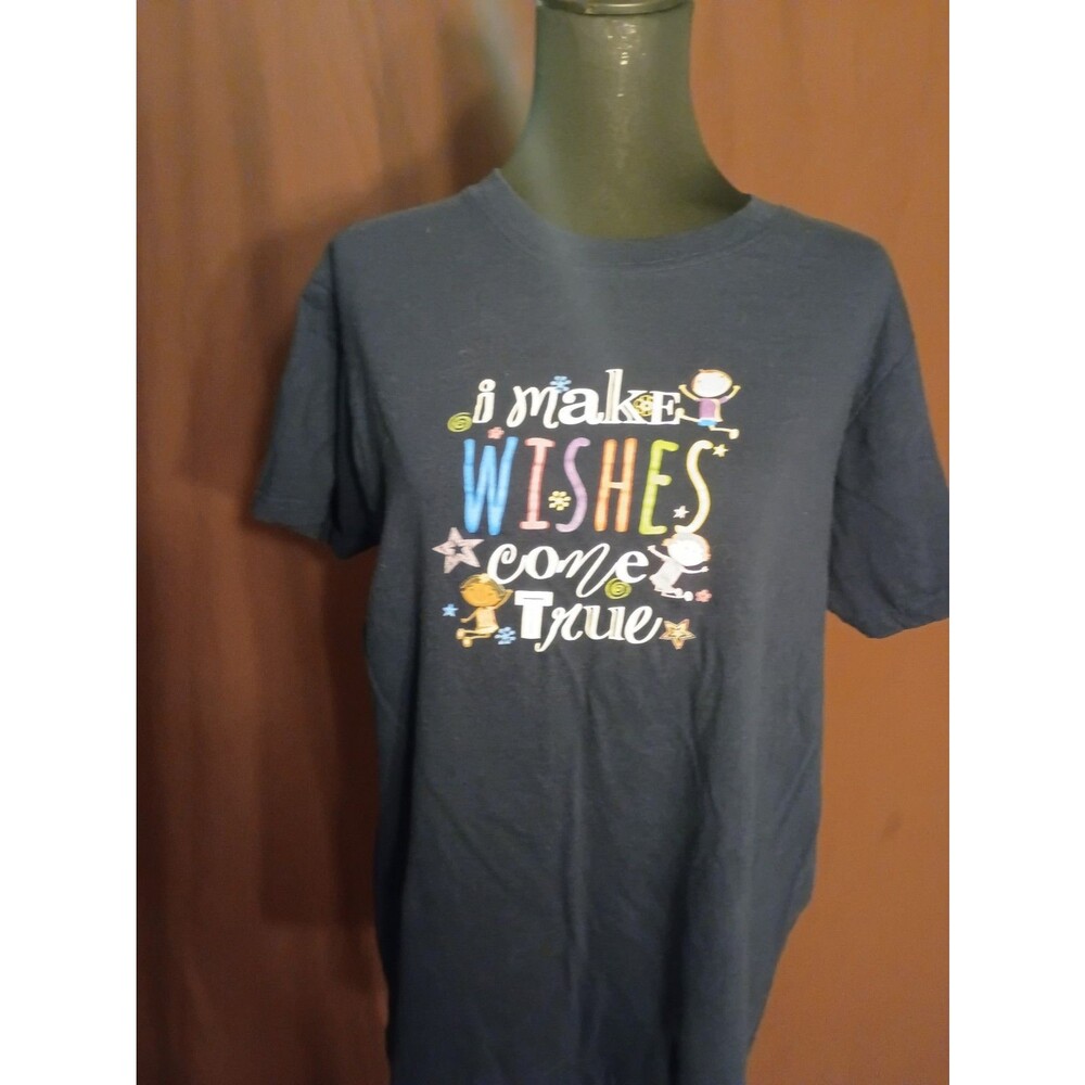 graphic t-shirt featuring the phrase "i make WISHES come True
